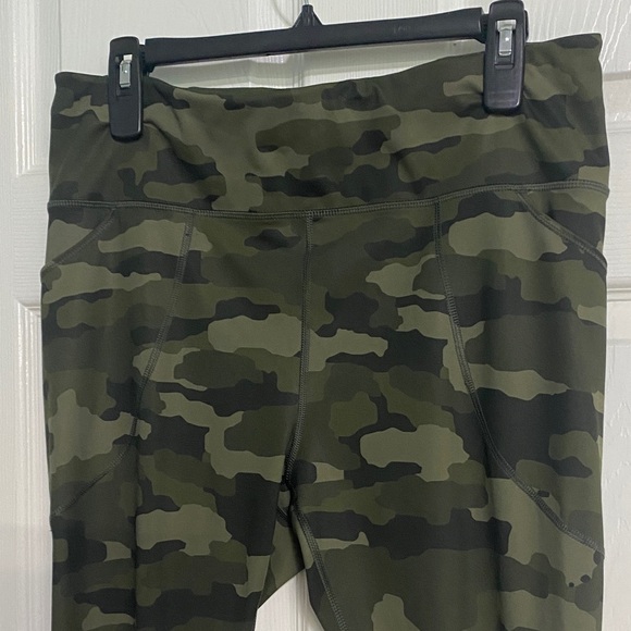 Duluth Trading Co Green Camouflage Leggings - Picture 3 of 10